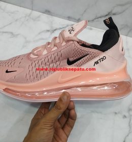 Sneakers Merk Nike Airmax 720 Wanita